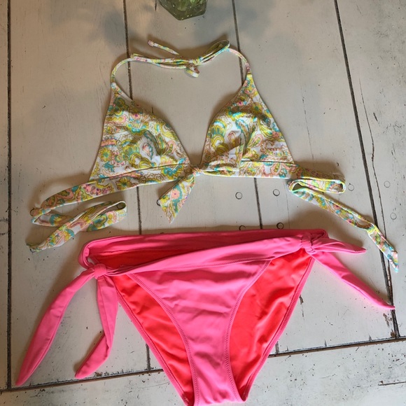 VS Small Triangle String Bikini - Picture 1 of 4